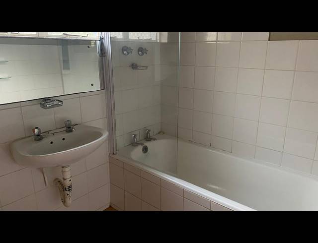 2.5 BEDROOM FLAT TO LET IN ESSENWOOD